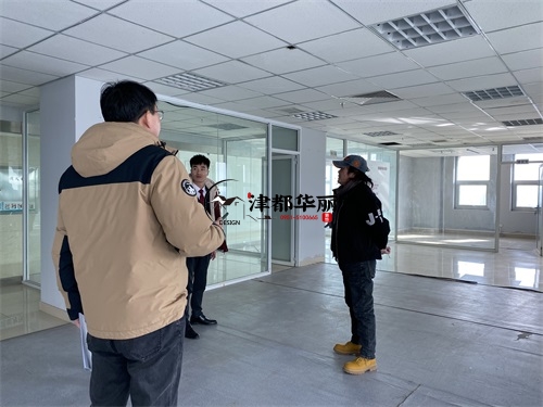 銀川工裝公司|銀川谷緣辦公室改造設(shè)計(jì)現(xiàn)場(chǎng)量尺